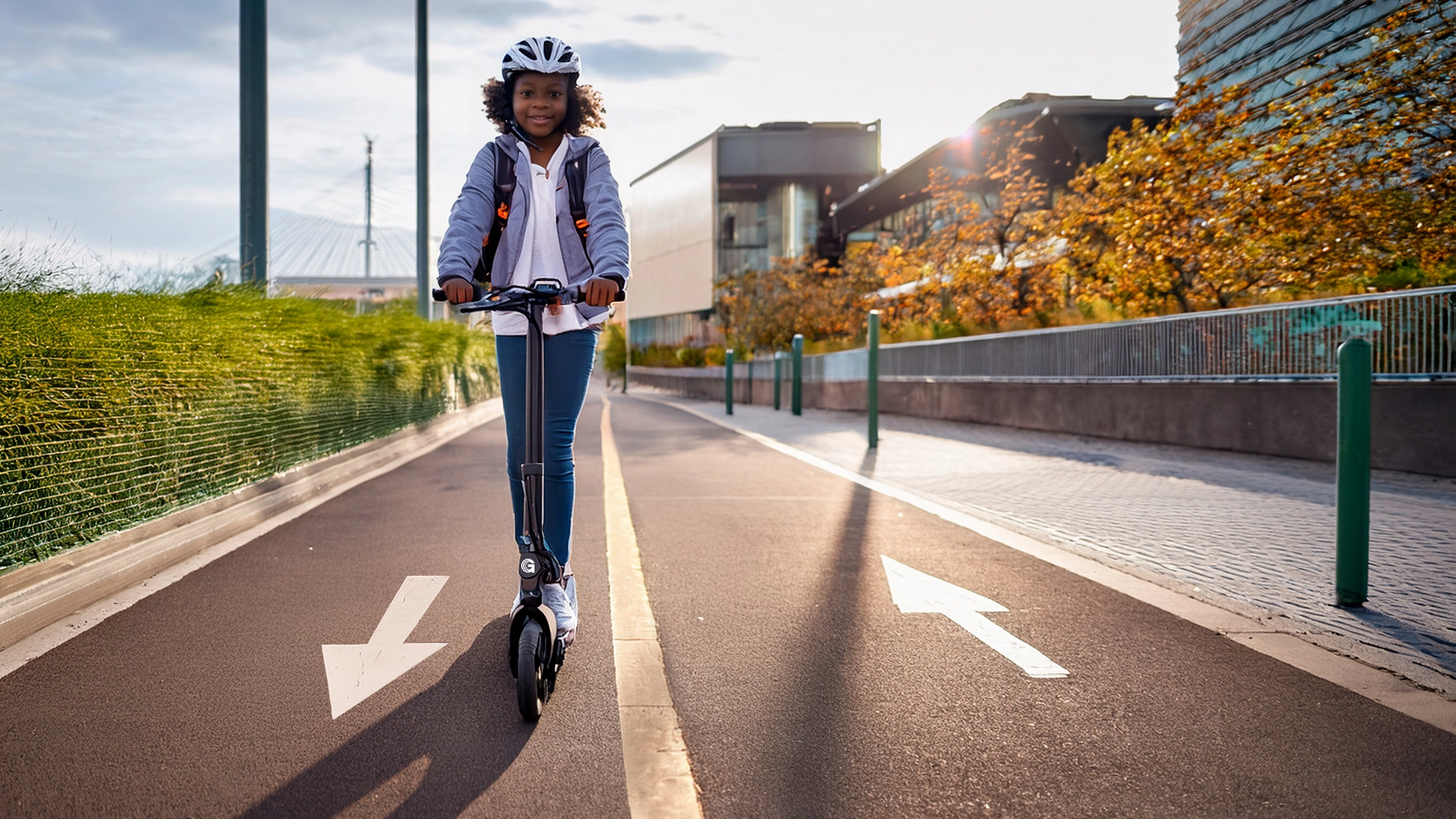 Trottinette électrique sur piste cyclable en ville, illustration de la réglementation EDPM et de l’âge légal à partir de 14 ans